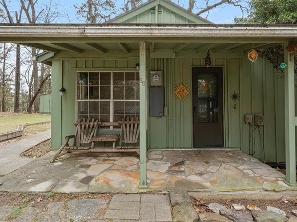 60 Clay St, Eureka Springs, AR 72632