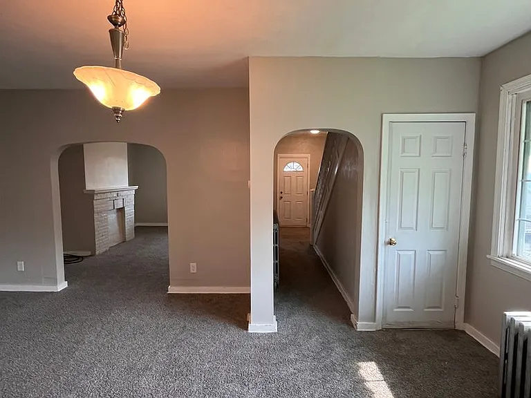109 Kenova St — Photo 10