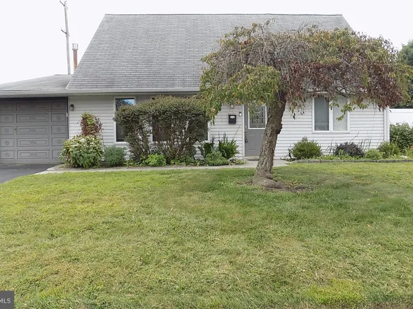 78 Harmony Rd, Levittown, PA 19056