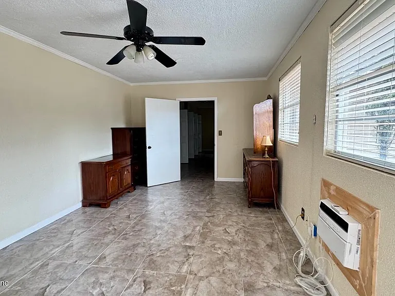 5557 Floral Ave — Photo 16