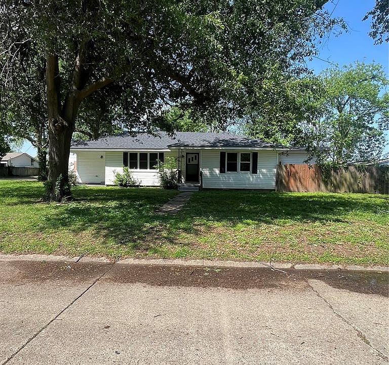 1st image of 501 Lester St