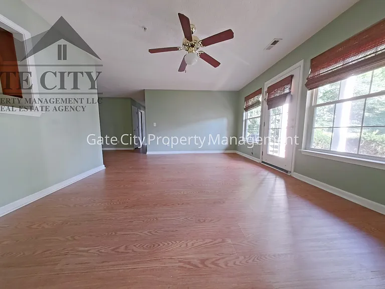 905 Hanahan Ct #1B — Photo 4