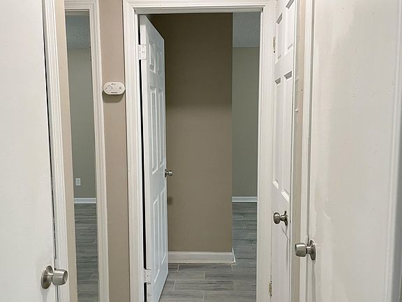 5th image of 3330 Barbwood Dr