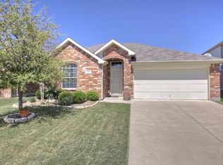 641 Horn St, Crowley, TX 76036