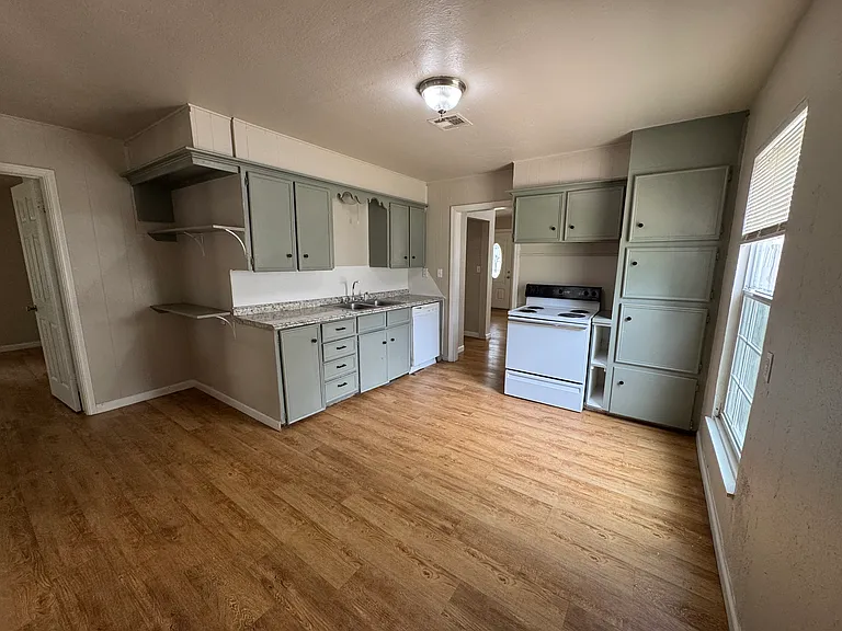 3416 S Liberty Ave — Photo 4