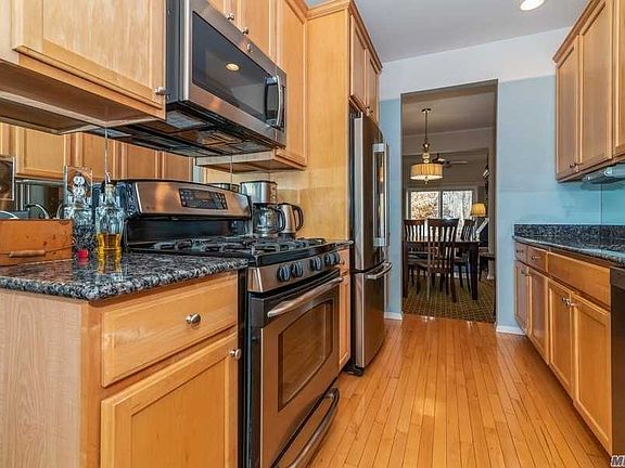 4th image of 79 Cranberry Cir
