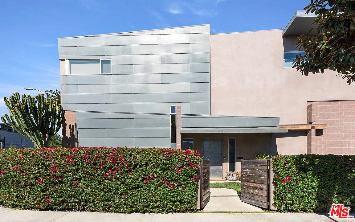 2 bed, 2.5 bath, 1969 sqft, $11,000 — Photo 2
