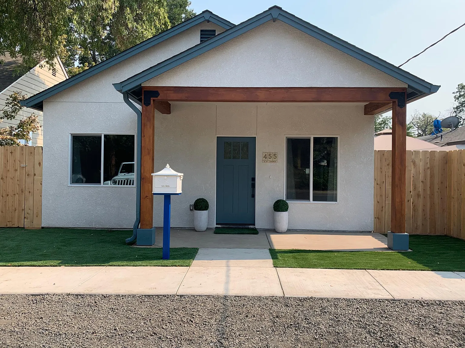 455 E 8th Ave — Photo 1