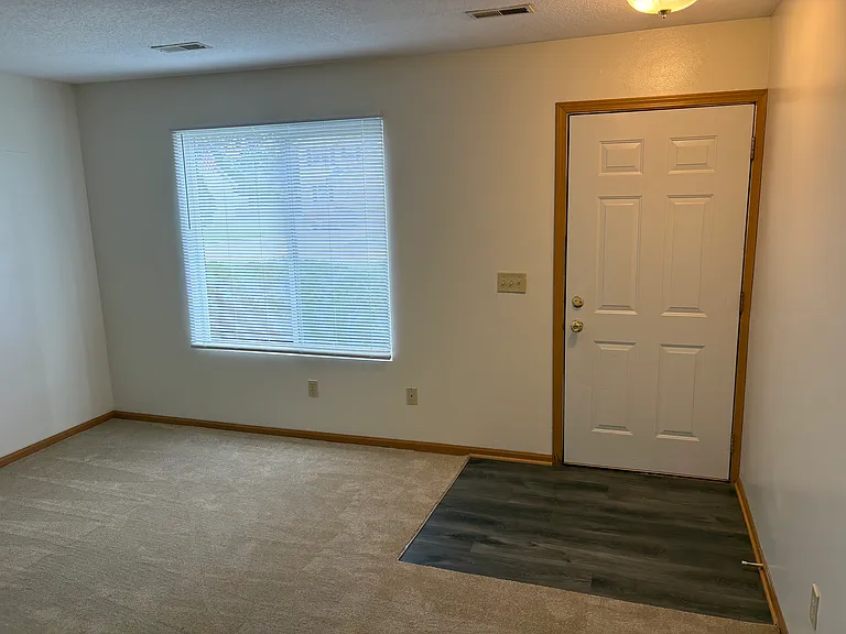 872 Edgewater Dr — Photo 8