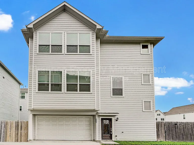 705 Link Rd — Photo 1