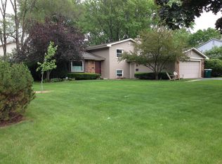584 Carriage Dr, Batavia, IL 60510