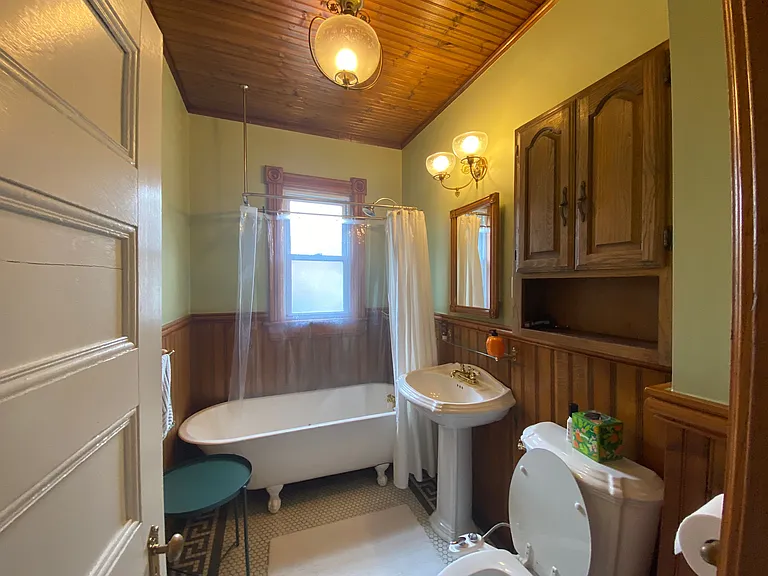 Second-floor full bath
