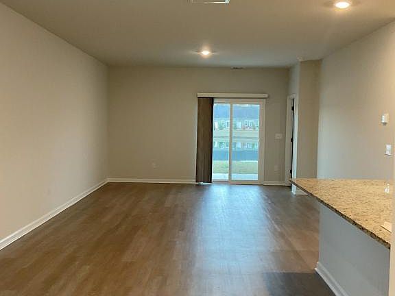 5th image of 8147 Edge St