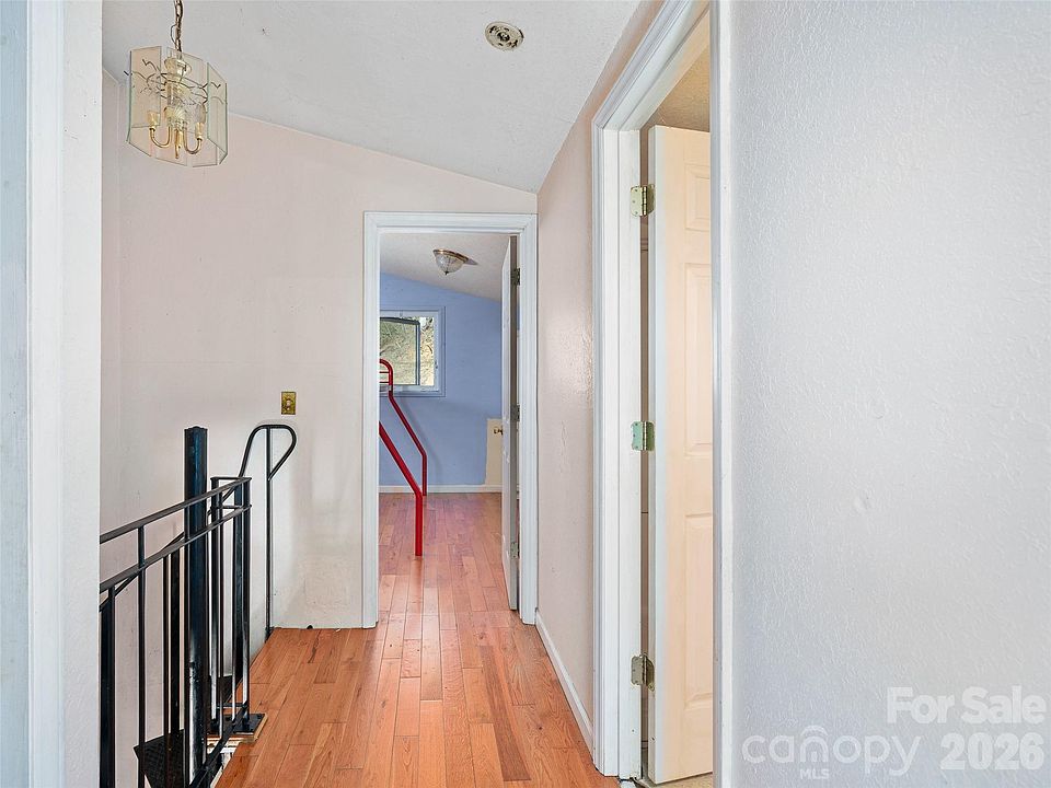 10th image of 966 Waites Hollifield Rd