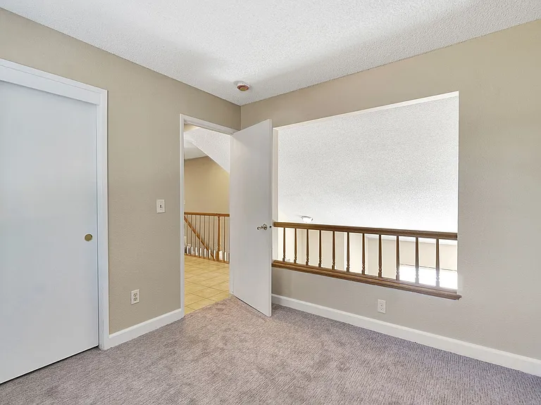 6733 N Warren Ave — Photo 17