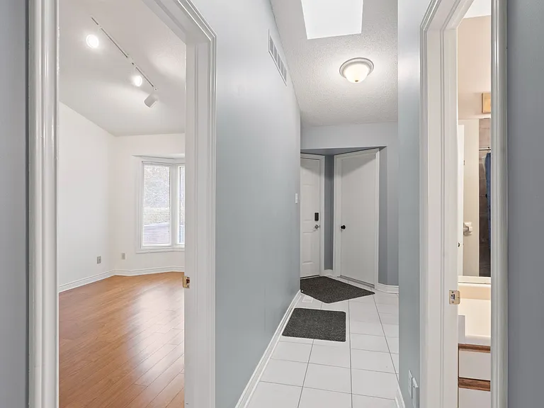 90 Ontario St S #12 — Photo 6