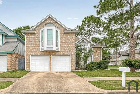 4 bed, 2325 sqft, $2,450 — Photo 4
