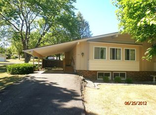 709 11th St, Baraboo, WI 53913