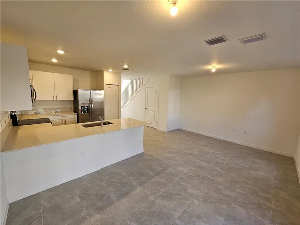 5045 SW 37th St, Hollywood, FL 33023