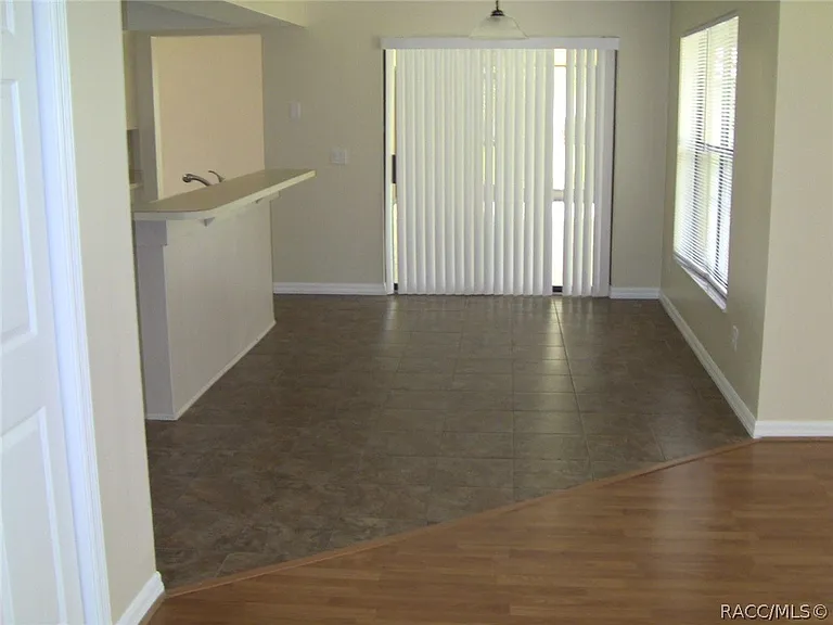 335 E Falconry Ct — Photo 28