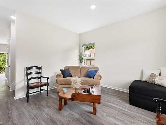 3rd image of 1100 Brooksridge Way