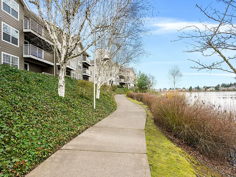 Lakepoint at Inland Shores — Photo 44