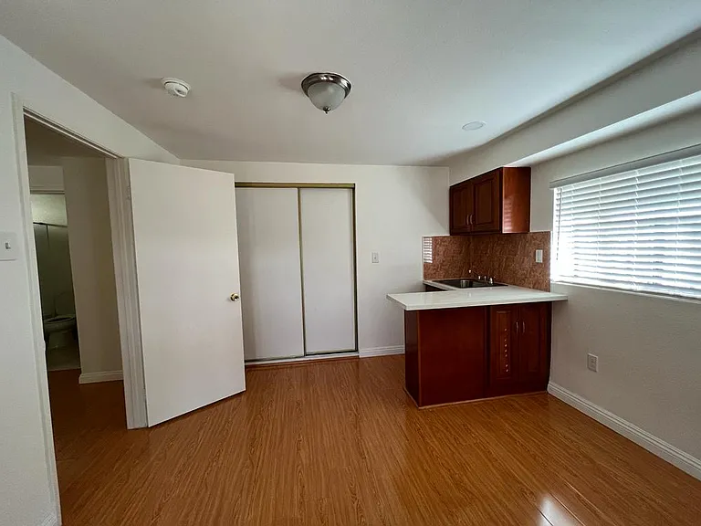 526 Casanova St #1/2 — Photo 15