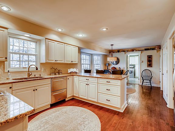 5th image of 1182 Autumn Creek Cir