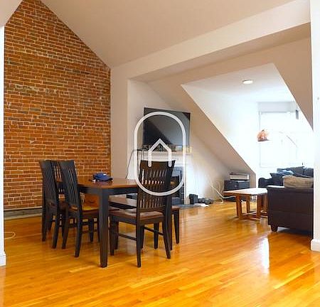 2nd image of 1654 Washington St Unit 3