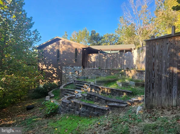316 Ashbaugh Dr, Harpers Ferry, WV 25425