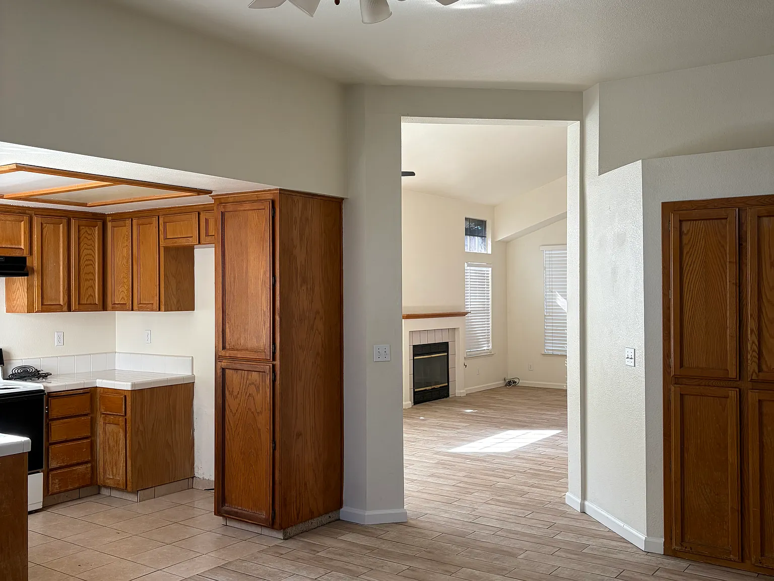 3 bed, 1413 sqft, $2,200 — Photo 3