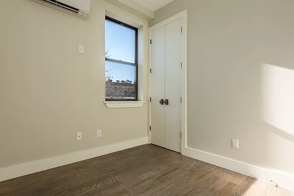 Rented by Nooklyn NYC LLC | media 54