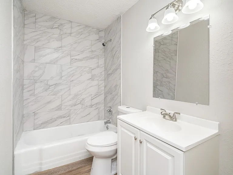 841 Farragut Ave — Photo 16