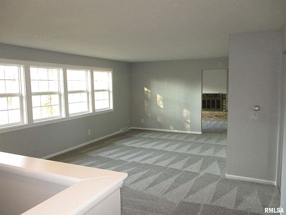 4th image of 1531 Fairlane Dr