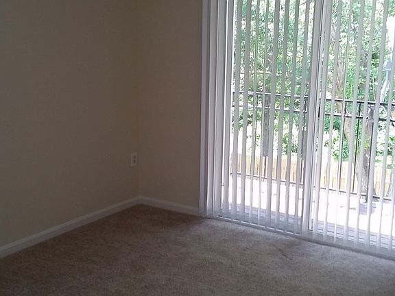 4th image of 5804 Woodlawn Green Ct APT H
