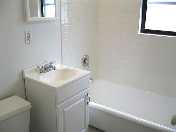 4th image of 2647-53 N Spaulding Ave #2647-1W