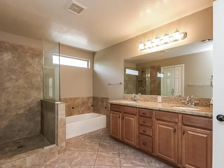 1081 E Horseshoe Dr — Photo 11