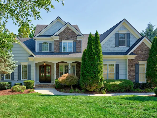 512 Foxdale Ridge Dr, Cary, NC 27519