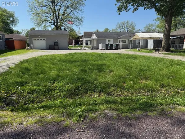 926 W Green St, Mascoutah, IL 62258