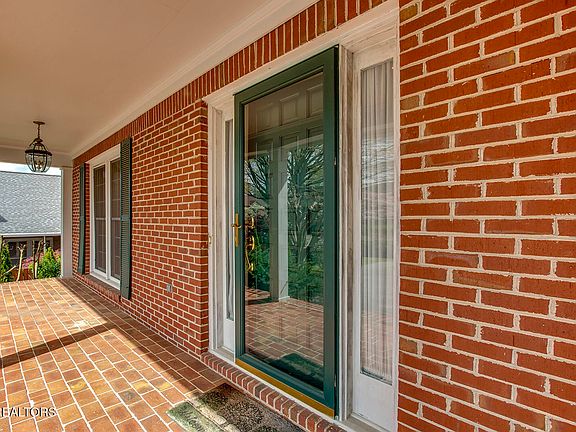 4th image of 7804 Julia Ct