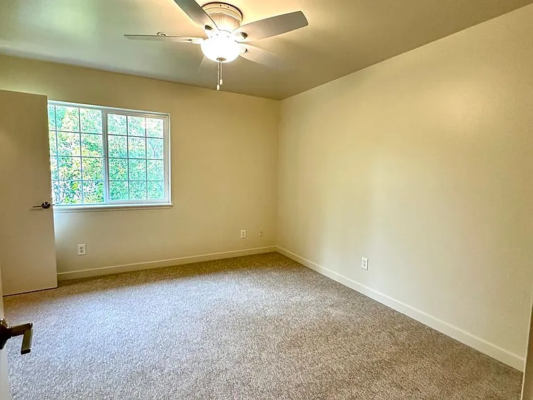 1980 NE Zachary Ct — Photo 12