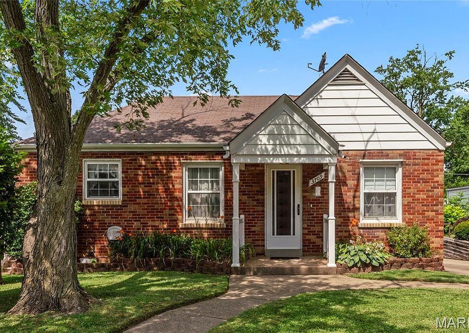 3709 Killarney Ct, Saint Louis, MO 63114 | Zillow