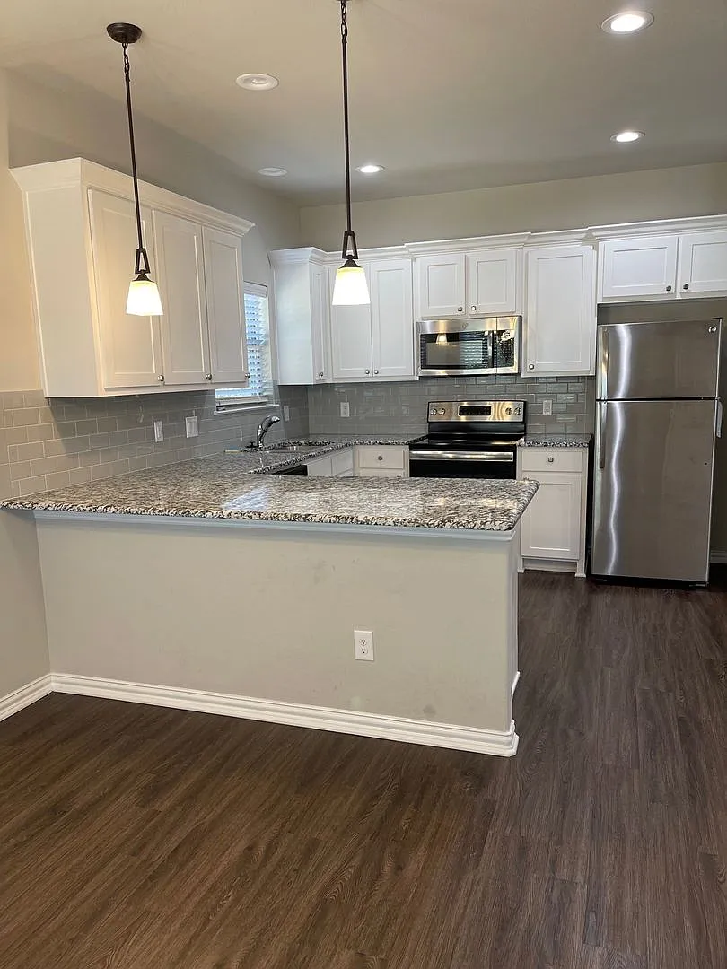 Coming Soon!! In Brock Isd | Lawncare Included | Water Included — Photo 2