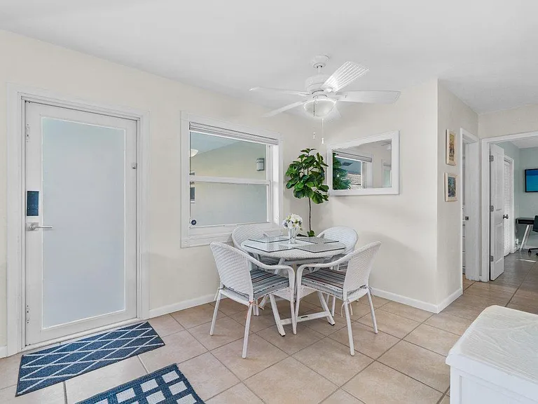 100 Venetian Dr #9 — Photo 5