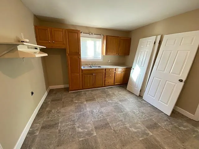 1095 Hutton St — Photo 3