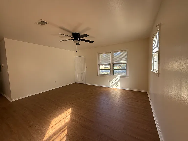 431 Alabama Ave — Photo 6