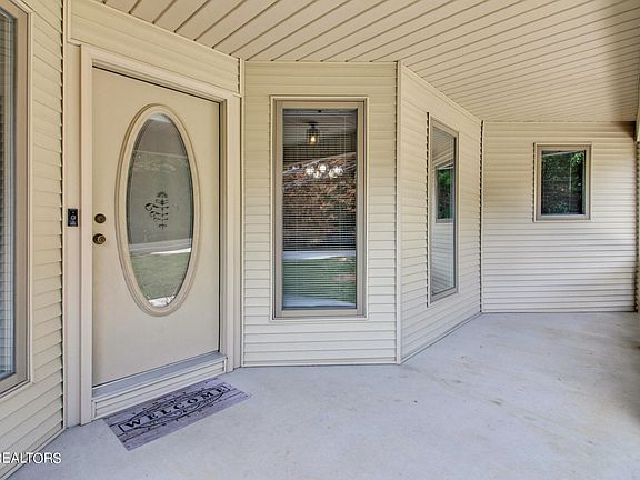 2nd image of 470 Lakeview Dr