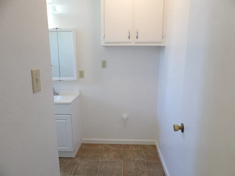 18307 Sierra Dr #7 — Photo 4