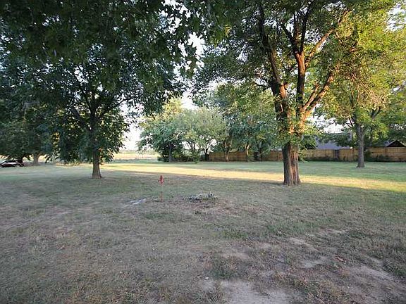 2nd image of 4500 W Oak St