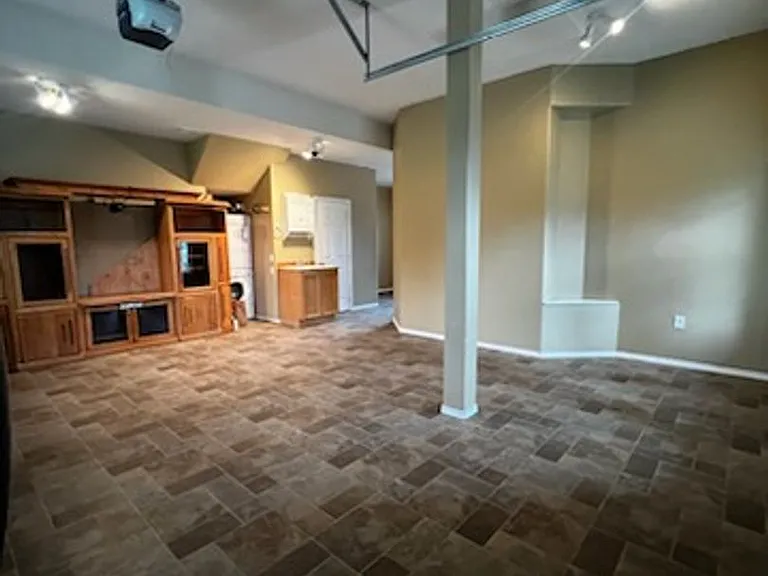 2748 Debord Dr — Photo 3